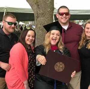 Meet your Posher, Deedee